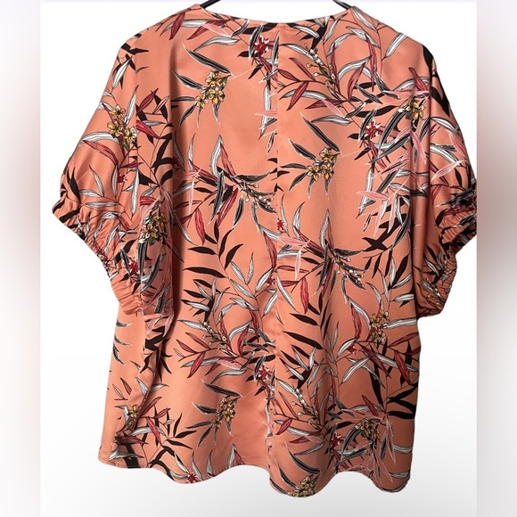 Andrew Marc Tops Floral Boxy Satin V Neck Blouse Workwear Color: pink/Orange L - Picture 1 of 5